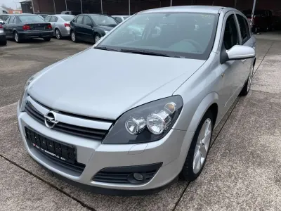 Gebraucht Opel Astra Edition 105 PS (77 kW) 2006 Silber Limousine