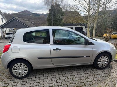 Gebraucht Renault Clio II 75 PS (55 kW) 2007 Silber Limousine