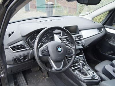 Gebraucht BMW 220 Gran Tourer Luxury Line 192 PS (141 kW) 2016 Schwarz Van / Kleinbus
