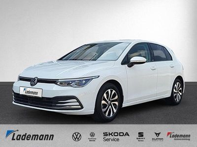 Używany VW Golf VIII Active 150 KM (110 kW) 2023 Biały Sedan/Limuzyna