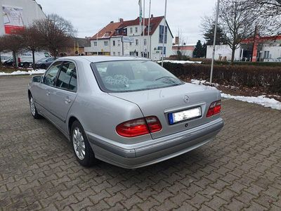 Mercedes E220