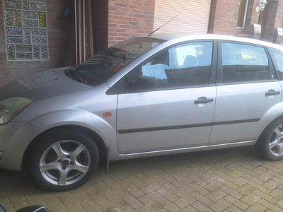 Gebraucht Ford Fiesta 60 PS (44 kW) 2002 Silber Kleinwagen