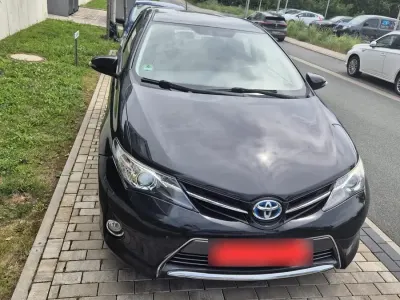Gebraucht Toyota Auris Hybrid 100 PS (73 kW) 2013 Schwarz Kleinwagen