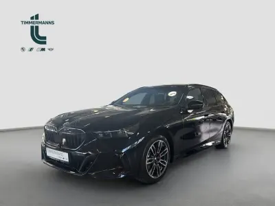 Gebraucht BMW 520 M Sport 197 PS (144 kW) 2025 Schwarz Kombi