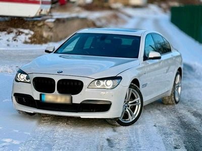 Weiß Gebraucht 2015 BMW 730 M Sport Limousine | 10.000 €