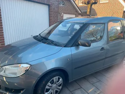 Gebraucht Skoda Roomster 70 PS (51 kW) 2013 Silber Van / Kleinbus
