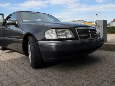 Gebraucht Mercedes C250 113 PS (83 kW) 1995 Schwarz Limousine