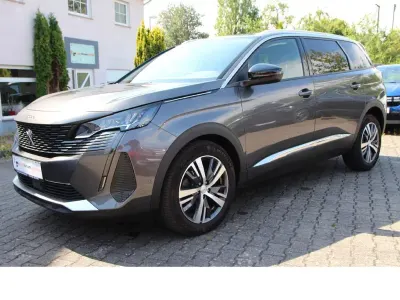 Gebraucht Peugeot 5008 Allure 131 PS (96 kW) 2022 Grau SUV