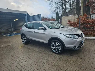 Gebraucht Nissan Qashqai 116 PS (85 kW) 2016 Silber SUV