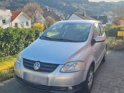 Usado VW Fox 60 HP (44 kW) 2005 Prateado Citadino