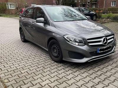 Gebraucht Mercedes B180 Sport Edition 109 PS (80 kW) 2017 Grau Van / Kleinbus