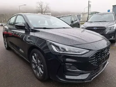 Używany Ford Focus ST-Line 125 KM (91 kW) 2023 Czarny Sedan/Limuzyna