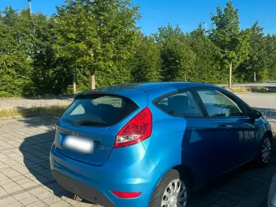 Gebraucht Ford Fiesta Titanium 97 PS (71 kW) 2009 Blau Limousine