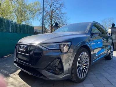 Second-hand Audi e-tron S-Line 300 kW (408 CP) 2021 Gri SUV