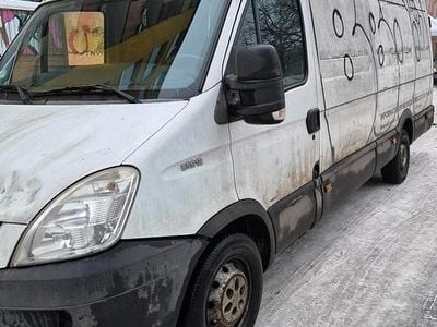 Weiß Gebraucht 2007 Iveco 35.12 Van | 3.300 €