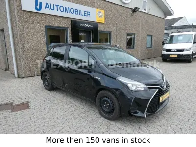 Gebraucht Toyota Yaris Hybrid Life 75 PS (55 kW) 2016 Schwarz Van / Kleinbus