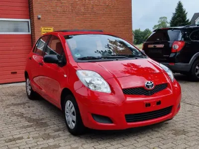 Gebraucht Toyota Yaris Luna 69 PS (50 kW) 2011 Rot Kleinwagen