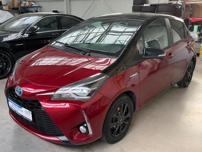 Rot Gebraucht 2017 Toyota Yaris Hybrid Style Kleinwagen | 9.950 € (Fairer Preis)