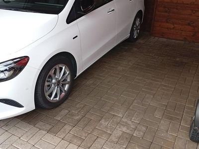 Gebraucht Mercedes B250 160 PS (117 kW) 2021 Weiß Van / Kleinbus