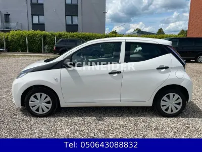 Gebraucht Toyota Aygo 69 PS (50 kW) 2018 Weiß Kleinwagen