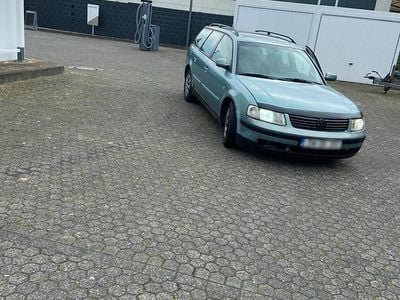 Usata VW Passat 130 CV (95 kW) 2001 Blu Station wagon
