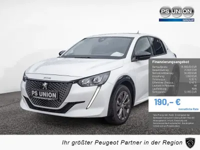 Gebraucht Peugeot e-208 Allure 100 kW (136 PS) 2023 Weiss Kleinwagen