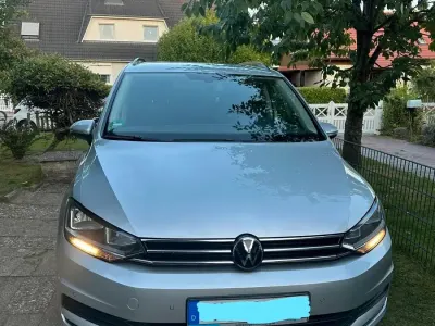 Gebraucht VW Touran 150 PS (110 kW) 2021 Silber Van / Kleinbus