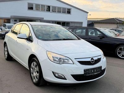 Second-hand Opel Astra Edition 101 CP (74 kW) 2012 Alb Berlinǎ