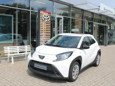 Gebraucht Toyota Aygo X X-play 72 PS (52 kW) 2023 Weiß SUV