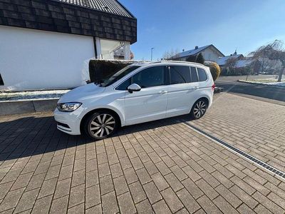 Weiß Gebraucht 2019 VW Touran Highline Van / Kleinbus | 21.500 € (Guter Preis)