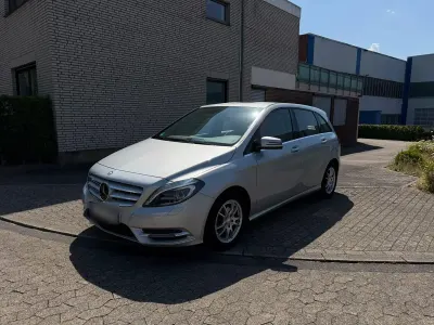 Gebraucht Mercedes B180 109 PS (80 kW) 2012 Silber Kleinwagen