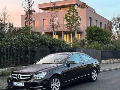 Gebraucht Mercedes C180 156 PS (114 kW) 2011 Braun Coupé