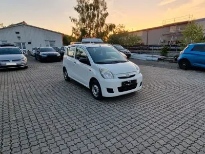 Gebraucht Daihatsu Charade 69 PS (50 kW) 2010 Weiß Limousine