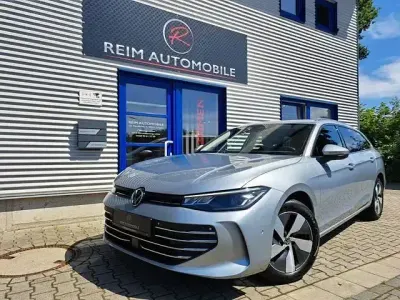 Gebraucht VW Passat Business 150 PS (110 kW) 2024 Oyster silver metallic Kombi