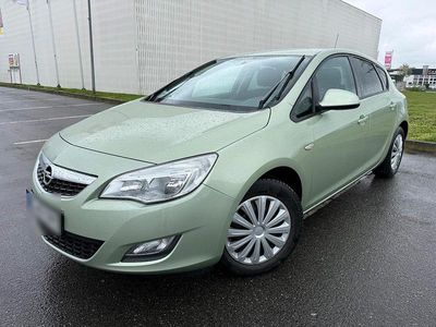 Usata Opel Astra 115 CV (84 kW) 2012 Verde Berlina