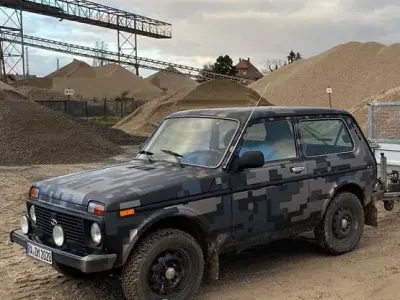 Gebraucht Lada niva 83 PS (61 kW) 2011 SUV