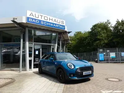 Gebraucht Mini One Clubman 102 PS (75 kW) 2022 Island blue metallic Kombi