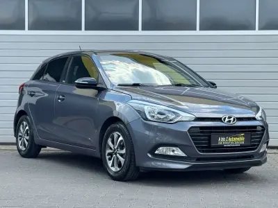 Gebraucht Hyundai i20 Passion 84 PS (61 kW) 2018 Stardust Limousine