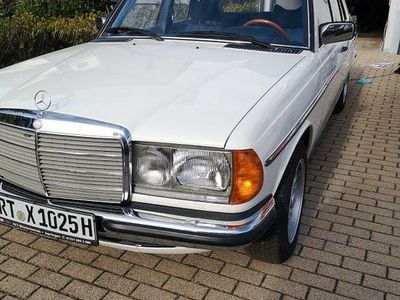 Weiß Gebraucht 1977 Mercedes E280 Limousine | 16.999 €