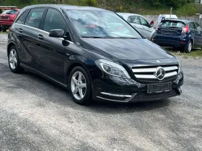 Gebraucht Mercedes B180 116 PS (85 kW) 2012 Schwarz Van / Kleinbus