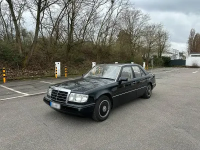 Gebraucht Mercedes 200 118 PS (86 kW) 1990 Schwarz Limousine