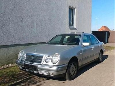 Gebraucht Mercedes E230 Elegance 1997 Silber Limousine
