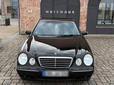 Mercedes E320