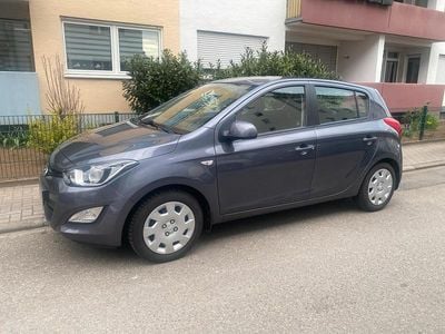 Gebraucht Hyundai i20 86 PS (63 kW) 2014 Grau Kleinwagen
