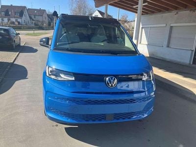 Neu VW California Beach 150 PS (110 kW) 2025 Mediumblau dach schwarz Van