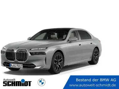 Gebraucht BMW 740 Comfort Edition 299 PS (219 kW) 2025 Spacesilber Limousine