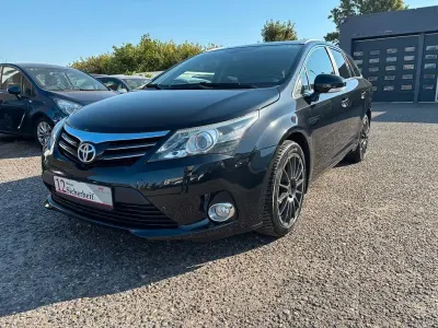Gebraucht Toyota Avensis Edition 124 PS (91 kW) 2013 Schwarz Kombi