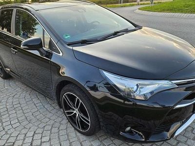 Gebraucht Toyota Avensis Team 147 PS (108 kW) 2018 Schwarz Kombi