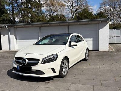 Usata Mercedes A180 122 CV (89 kW) 2016 Bianco Berlina