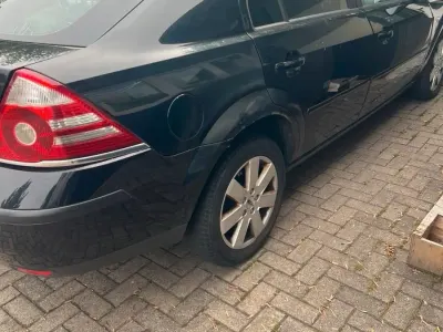 Gebraucht Ford Mondeo 125 PS (91 kW) 2005 Andere farben Limousine